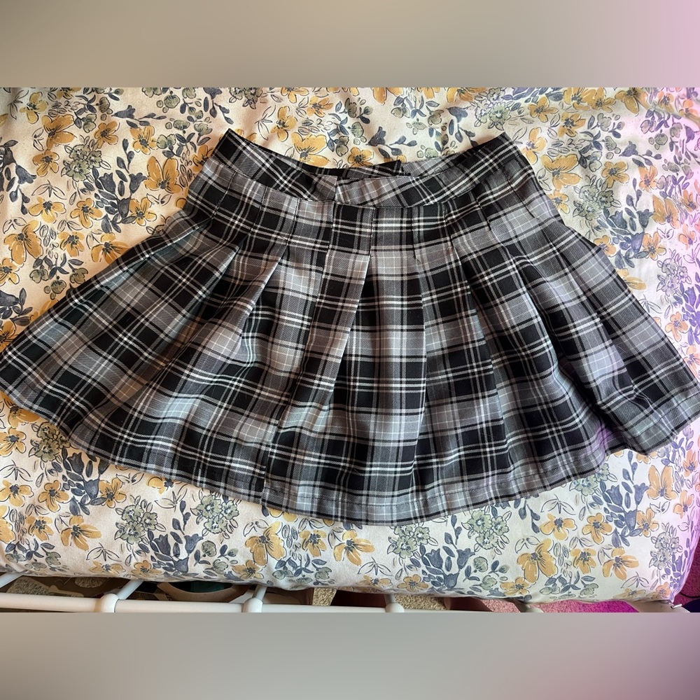 Black and white plaid schoolgirl skirt medium forever 21